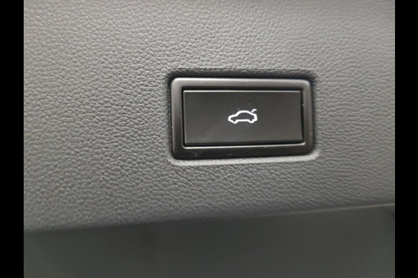 Volkswagen T-Roc 1.5 TSI Sport R-Line | Navigatie | Virtual Cockpit | Climate Control | DAB | Electrische Achterklep | 18"LMV | Stoelverwarming