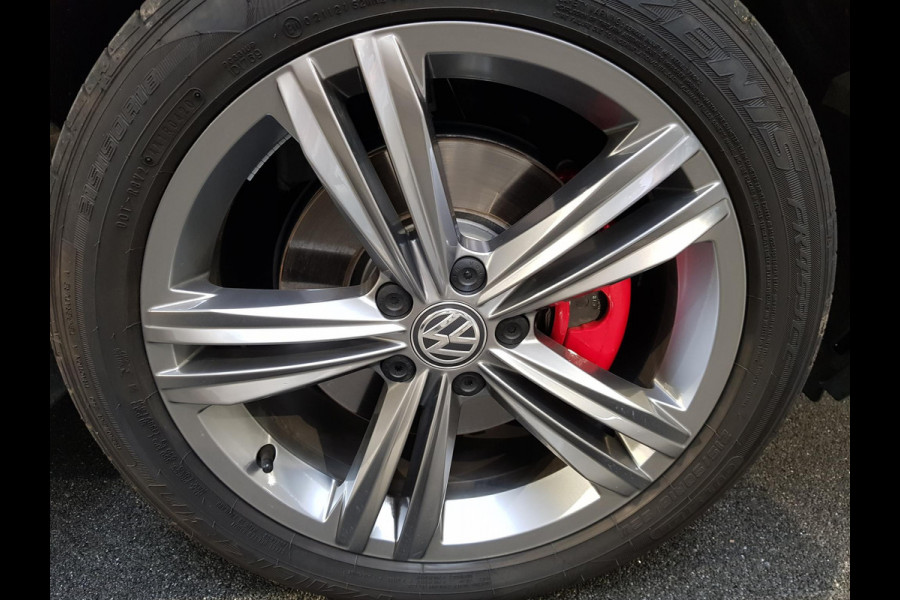 Volkswagen T-Roc 1.5 TSI Sport R-Line | Navigatie | Virtual Cockpit | Climate Control | DAB | Electrische Achterklep | 18"LMV | Stoelverwarming