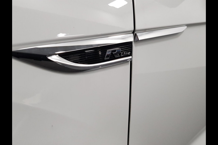 Volkswagen T-Roc 1.5 TSI Sport R-Line | Navigatie | Virtual Cockpit | Climate Control | DAB | Electrische Achterklep | 18"LMV | Stoelverwarming