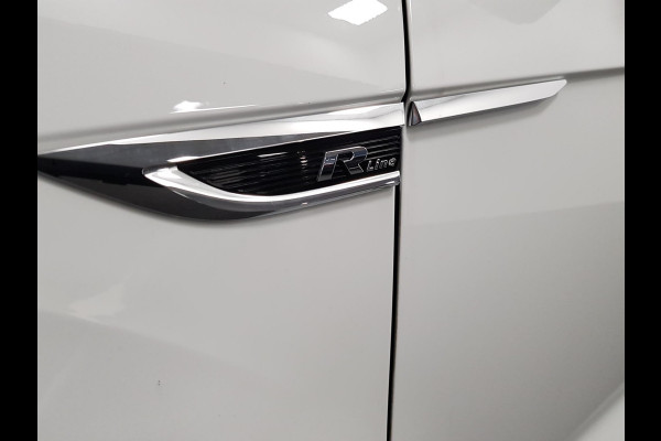 Volkswagen T-Roc 1.5 TSI Sport R-Line | Navigatie | Virtual Cockpit | Climate Control | DAB | Electrische Achterklep | 18"LMV | Stoelverwarming