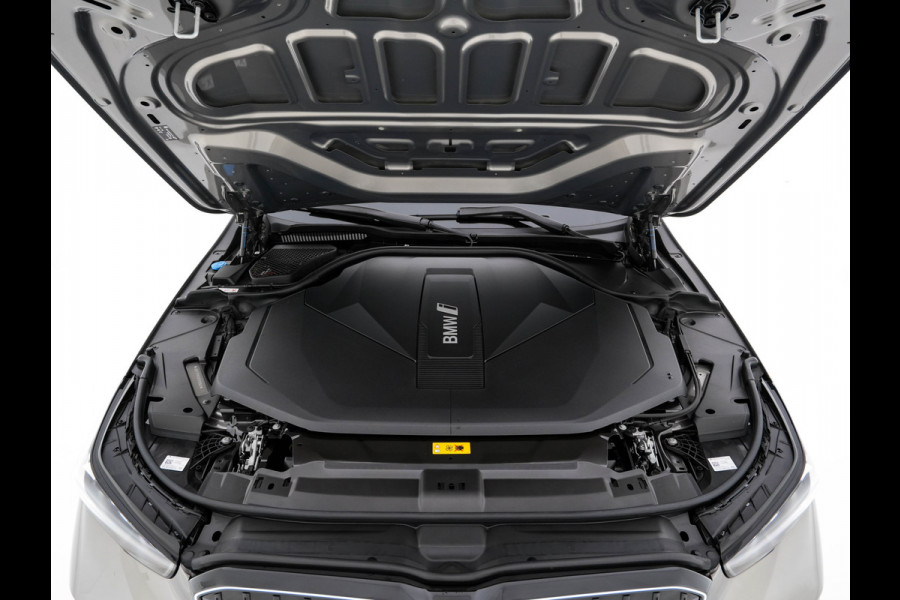 BMW i5 eDrive 40 M-Sport 84 kWh [ 3-Fase ] { SOH-96% } (INCL-BTW) *PANO | HEAD-UP | TWO-TONE-LUXURY-LEATHER | FULL-LED | BLIND-SPOT | HARMAN-KARDON-SURROUND | COMFORTSEATS |  WIDESCREEN-DIGICOCKPIT | AMBIENT-LIGHT | KEYLESS | TOPVIEW | DAB | ...