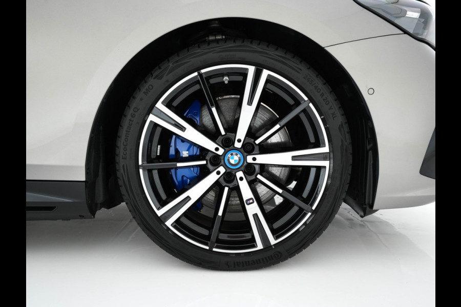 BMW i5 eDrive 40 M-Sport 84 kWh [ 3-Fase ] { SOH-96% } (INCL-BTW) *PANO | HEAD-UP | TWO-TONE-LUXURY-LEATHER | FULL-LED | BLIND-SPOT | HARMAN-KARDON-SURROUND | COMFORTSEATS |  WIDESCREEN-DIGICOCKPIT | AMBIENT-LIGHT | KEYLESS | TOPVIEW | DAB | ...