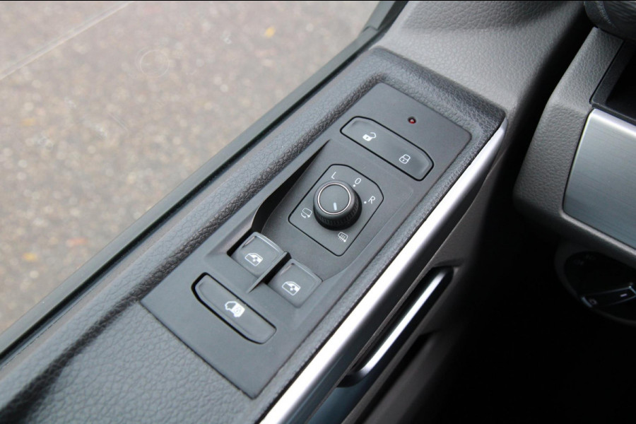 Volkswagen Transporter 2.0 TDI L2H1 AUTOMAAT Bulli / App connect / Adatieve cruise / Trekhaak