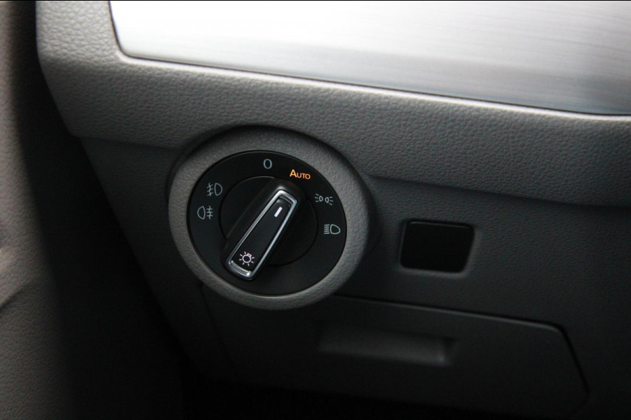 Volkswagen Transporter 2.0 TDI L2H1 AUTOMAAT Bulli / App connect / Adatieve cruise / Trekhaak