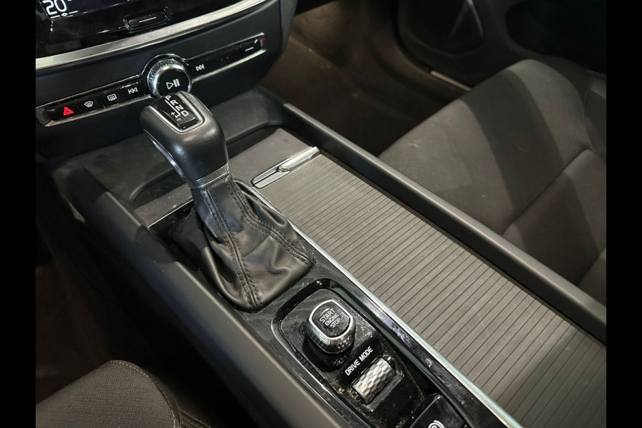 Volvo V60 D3 Aut. Momentum Parkeercamera Navigatie 150pk