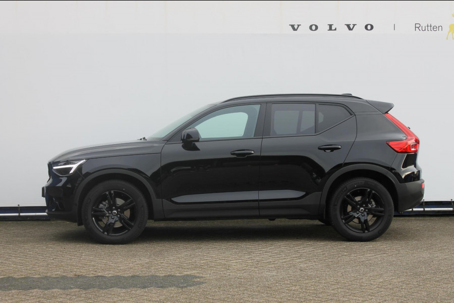 Volvo XC40 B4 211PK Automaat Plus Dark "Black uitgevoerd" / Google infotainment / Harman Kardon audio / Getinte ramen van de B-Stijl / Stoel en stuurwielverwarming