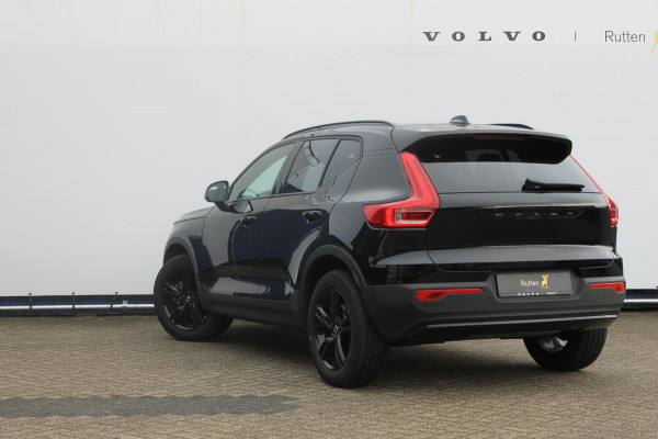 Volvo XC40 B4 211PK Automaat Plus Dark "Black uitgevoerd" / Google infotainment / Harman Kardon audio / Getinte ramen van de B-Stijl / Stoel en stuurwielverwarming