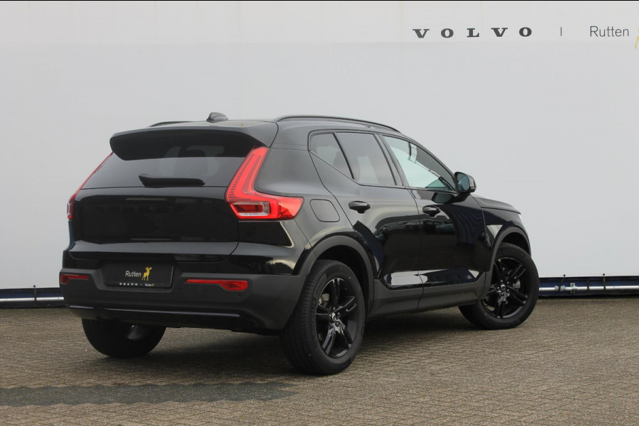Volvo XC40 B4 211PK Automaat Plus Dark "Black uitgevoerd" / Google infotainment / Harman Kardon audio / Getinte ramen van de B-Stijl / Stoel en stuurwielverwarming