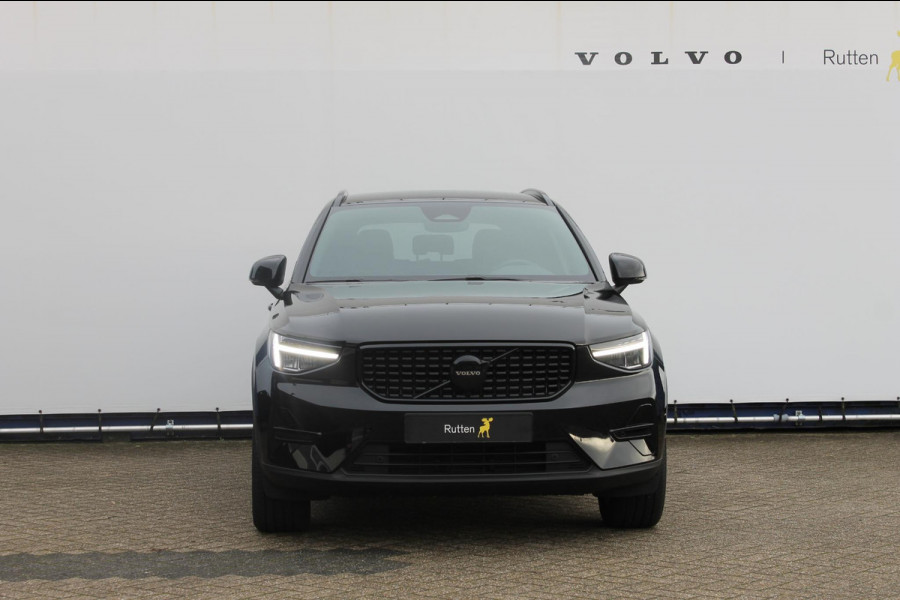Volvo XC40 B4 211PK Automaat Plus Dark "Black uitgevoerd" / Google infotainment / Harman Kardon audio / Getinte ramen van de B-Stijl / Stoel en stuurwielverwarming