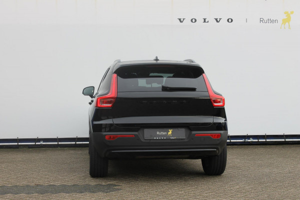 Volvo XC40 B4 211PK Automaat Plus Dark "Black uitgevoerd" / Google infotainment / Harman Kardon audio / Getinte ramen van de B-Stijl / Stoel en stuurwielverwarming