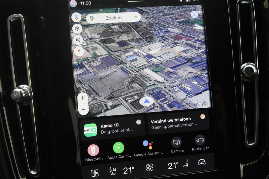 Volvo XC40 B4 211PK Automaat Plus Dark "Black uitgevoerd" / Google infotainment / Harman Kardon audio / Getinte ramen van de B-Stijl / Stoel en stuurwielverwarming