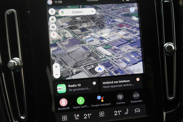 Volvo XC40 B4 211PK Automaat Plus Dark "Black uitgevoerd" / Google infotainment / Harman Kardon audio / Getinte ramen van de B-Stijl / Stoel en stuurwielverwarming