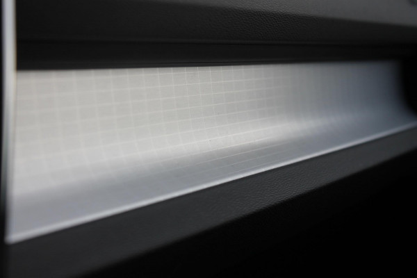 Volvo XC40 B4 211PK Automaat Plus Dark "Black uitgevoerd" / Google infotainment / Harman Kardon audio / Getinte ramen van de B-Stijl / Stoel en stuurwielverwarming