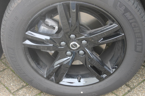 Volvo XC40 B4 211PK Automaat Plus Dark "Black uitgevoerd" / Google infotainment / Harman Kardon audio / Getinte ramen van de B-Stijl / Stoel en stuurwielverwarming