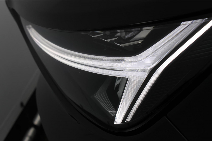 Volvo XC40 B4 211PK Automaat Plus Dark "Black uitgevoerd" / Google infotainment / Harman Kardon audio / Getinte ramen van de B-Stijl / Stoel en stuurwielverwarming