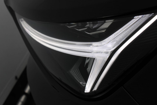Volvo XC40 B4 211PK Automaat Plus Dark "Black uitgevoerd" / Google infotainment / Harman Kardon audio / Getinte ramen van de B-Stijl / Stoel en stuurwielverwarming