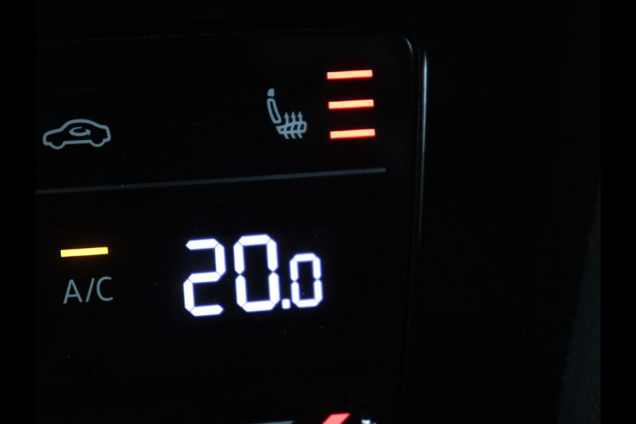 Volkswagen Passat 1.5 TSI R-Line | Panoramadak | Trekhaak | Matrix LED | Stoelverwarming | Adaptive cruise | Leder/Alcantara | Camera | Carplay | Keyless | Climate control | Parkeerhulp