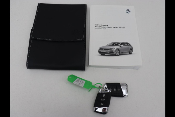 Volkswagen Passat 1.5 TSI R-Line | Panoramadak | Trekhaak | Matrix LED | Stoelverwarming | Adaptive cruise | Leder/Alcantara | Camera | Carplay | Keyless | Climate control | Parkeerhulp