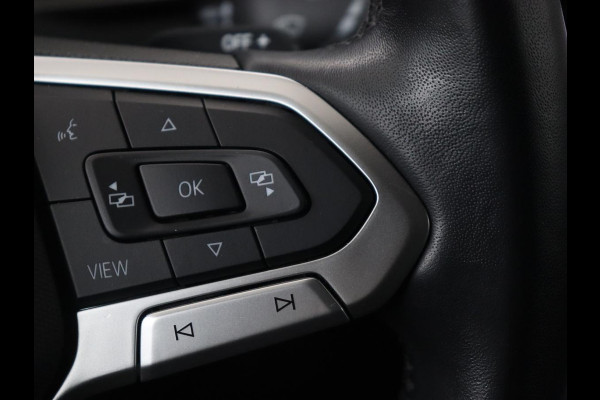 Volkswagen Passat 1.5 TSI R-Line | Panoramadak | Trekhaak | Matrix LED | Stoelverwarming | Adaptive cruise | Leder/Alcantara | Camera | Carplay | Keyless | Climate control | Parkeerhulp