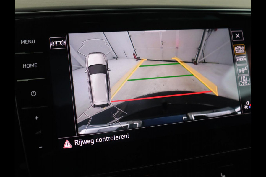 Volkswagen Passat 1.5 TSI R-Line | Panoramadak | Trekhaak | Matrix LED | Stoelverwarming | Adaptive cruise | Leder/Alcantara | Camera | Carplay | Keyless | Climate control | Parkeerhulp