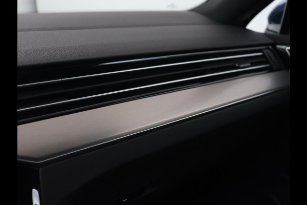 Volkswagen Passat 1.5 TSI R-Line | Panoramadak | Trekhaak | Matrix LED | Stoelverwarming | Adaptive cruise | Leder/Alcantara | Camera | Carplay | Keyless | Climate control | Parkeerhulp