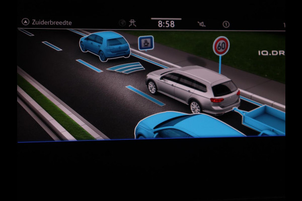 Volkswagen Passat 1.5 TSI R-Line | Panoramadak | Trekhaak | Matrix LED | Stoelverwarming | Adaptive cruise | Leder/Alcantara | Camera | Carplay | Keyless | Climate control | Parkeerhulp