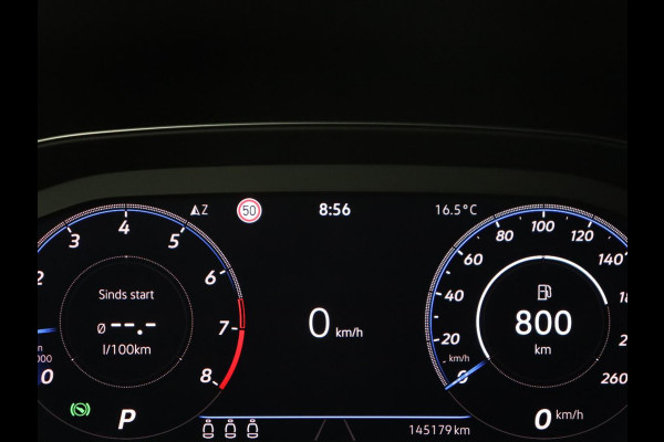 Volkswagen Passat 1.5 TSI R-Line | Panoramadak | Trekhaak | Matrix LED | Stoelverwarming | Adaptive cruise | Leder/Alcantara | Camera | Carplay | Keyless | Climate control | Parkeerhulp