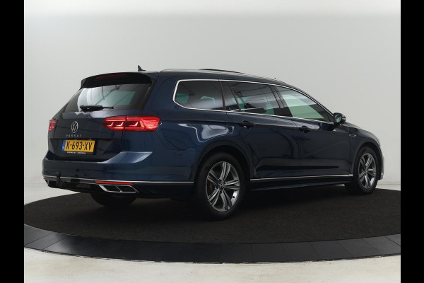 Volkswagen Passat 1.5 TSI R-Line | Panoramadak | Trekhaak | Matrix LED | Stoelverwarming | Adaptive cruise | Leder/Alcantara | Camera | Carplay | Keyless | Climate control | Parkeerhulp
