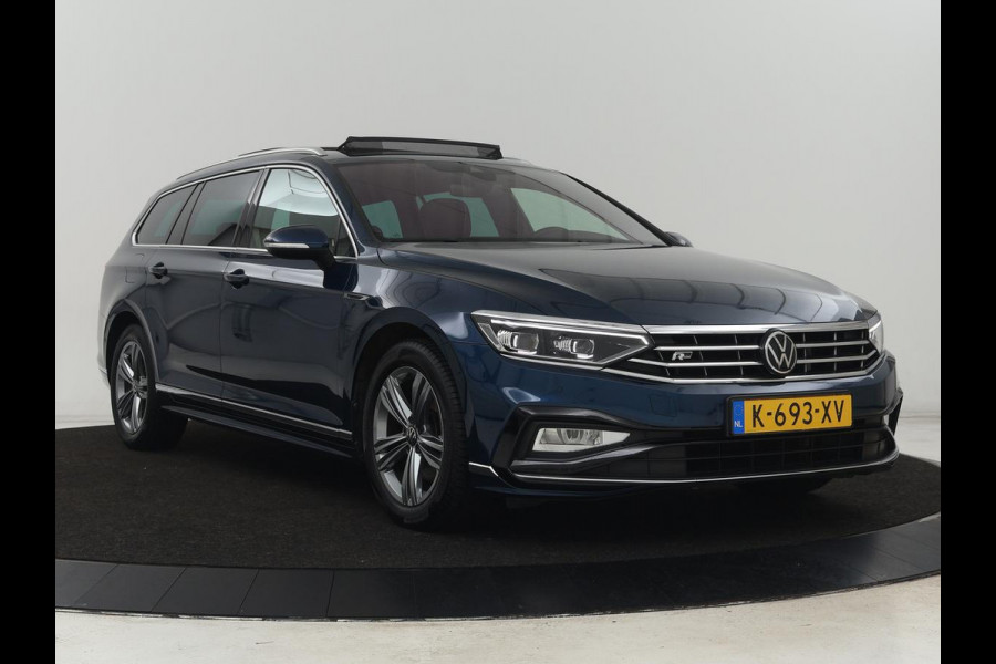 Volkswagen Passat 1.5 TSI R-Line | Panoramadak | Trekhaak | Matrix LED | Stoelverwarming | Adaptive cruise | Leder/Alcantara | Camera | Carplay | Keyless | Climate control | Parkeerhulp