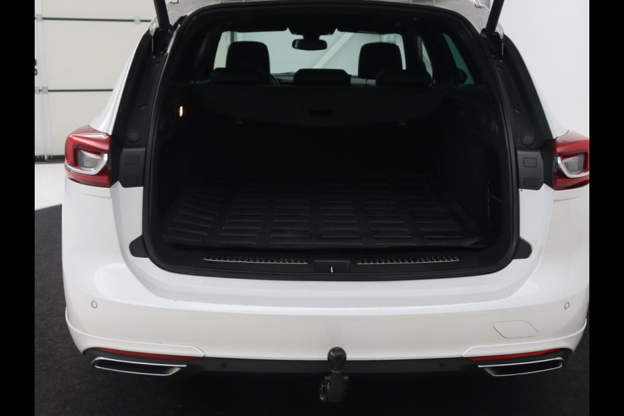 Opel Insignia 1.6 Turbo Executive | OPC Line | Panoramadak | Leder | Trekhaak | Stoelverwarming | Camera | Carplay | Matrix LED | Stuurverwarming | Navigatie | Dodehoek detectie | Climate control