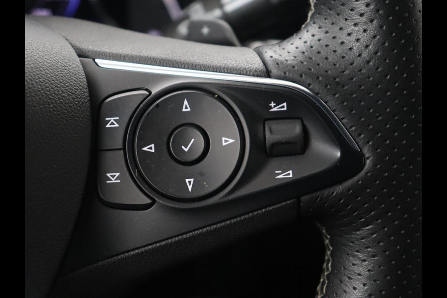 Opel Insignia 1.6 Turbo Executive | OPC Line | Panoramadak | Leder | Trekhaak | Stoelverwarming | Camera | Carplay | Matrix LED | Stuurverwarming | Navigatie | Dodehoek detectie | Climate control