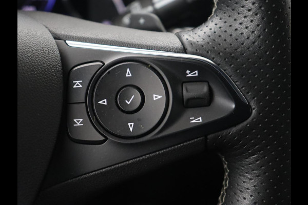 Opel Insignia 1.6 Turbo Executive | OPC Line | Panoramadak | Leder | Trekhaak | Stoelverwarming | Camera | Carplay | Matrix LED | Stuurverwarming | Navigatie | Dodehoek detectie | Climate control