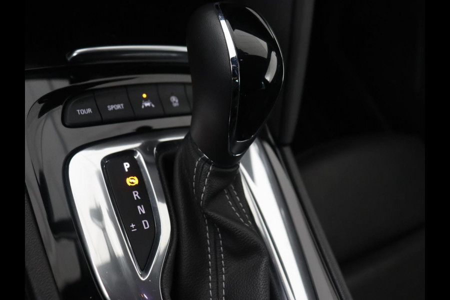 Opel Insignia 1.6 Turbo Executive | OPC Line | Panoramadak | Leder | Trekhaak | Stoelverwarming | Camera | Carplay | Matrix LED | Stuurverwarming | Navigatie | Dodehoek detectie | Climate control