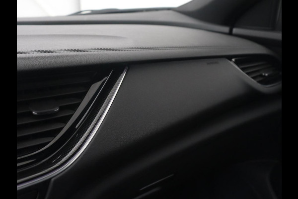 Opel Insignia 1.6 Turbo Executive | OPC Line | Panoramadak | Leder | Trekhaak | Stoelverwarming | Camera | Carplay | Matrix LED | Stuurverwarming | Navigatie | Dodehoek detectie | Climate control