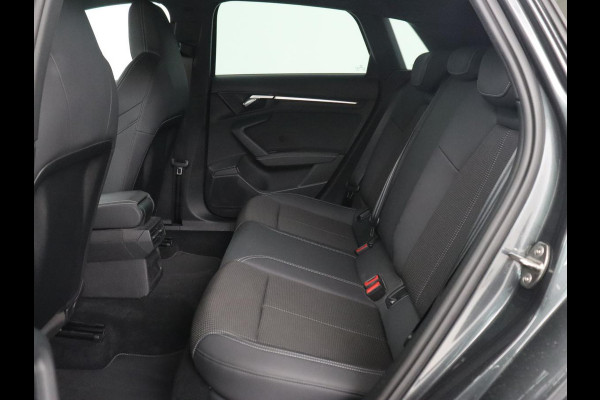Audi A3 35 TFSI S edition | Stoelverwarming | Carplay | Navigatie | Half leder | Sportstoelen | Full LED | Audi Sound | Virtual Cockpit | Climate control | Parkeerhulp | DAB | Bluetooth | S Line