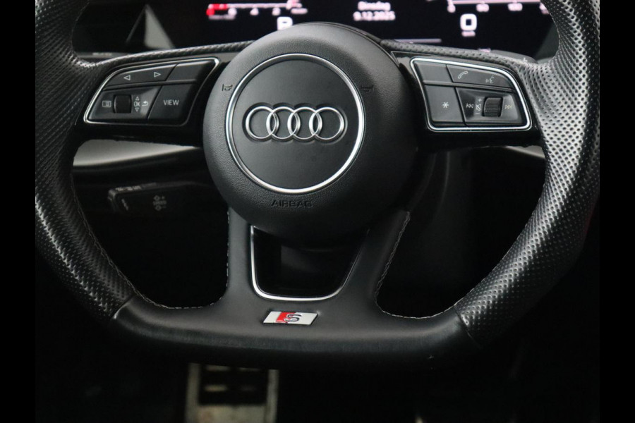 Audi A3 35 TFSI S edition | Stoelverwarming | Carplay | Navigatie | Half leder | Sportstoelen | Full LED | Audi Sound | Virtual Cockpit | Climate control | Parkeerhulp | DAB | Bluetooth | S Line