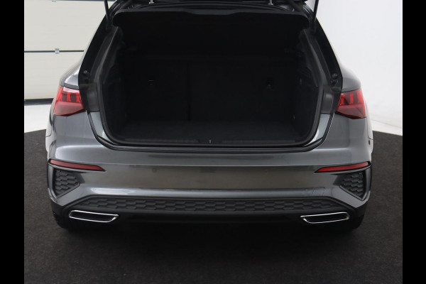 Audi A3 35 TFSI S edition | Stoelverwarming | Carplay | Navigatie | Half leder | Sportstoelen | Full LED | Audi Sound | Virtual Cockpit | Climate control | Parkeerhulp | DAB | Bluetooth | S Line