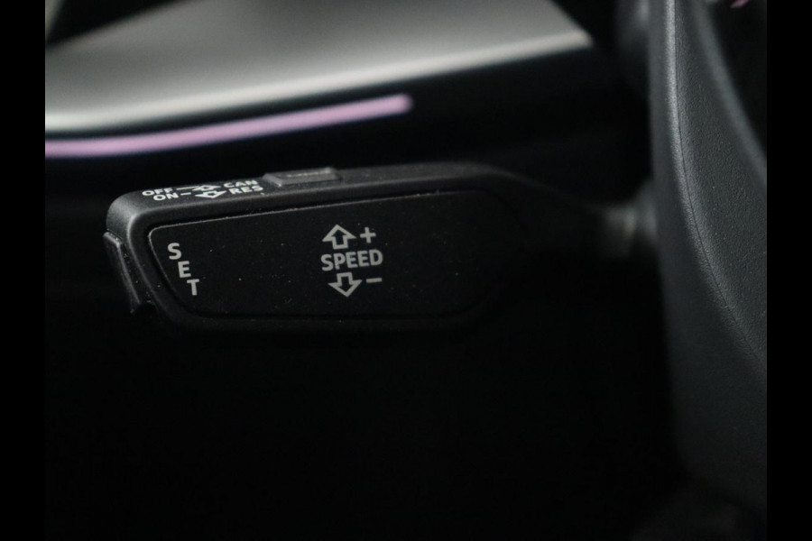 Audi A3 35 TFSI S edition | Stoelverwarming | Carplay | Navigatie | Half leder | Sportstoelen | Full LED | Audi Sound | Virtual Cockpit | Climate control | Parkeerhulp | DAB | Bluetooth | S Line