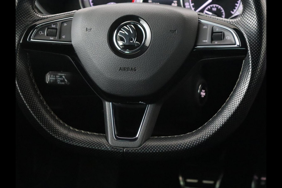 Škoda Superb 1.5 TSI Sportline | Panoramadak | Trekhaak | Stoelverwarming | Alcantara | Adaptive cruise | Camera | Carplay | Matrix LED | Climate control | Parkeerhulp | Sportstoelen