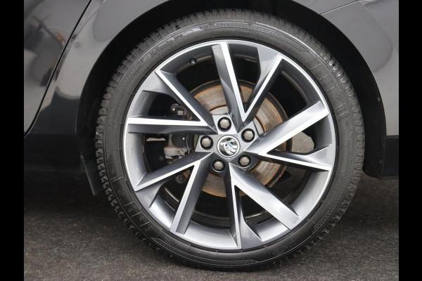 Škoda Superb 1.5 TSI Sportline | Panoramadak | Trekhaak | Stoelverwarming | Alcantara | Adaptive cruise | Camera | Carplay | Matrix LED | Climate control | Parkeerhulp | Sportstoelen