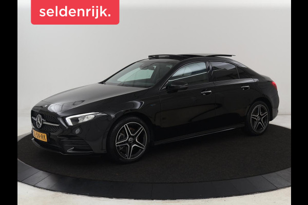 Mercedes-Benz A-Klasse 250e AMG Line | Panoramadak | Stoelverwarming | Camera | Leder/Alcantara | Sfeerverlichting | Widescreen | Park Assist | Navigatie | Climate control | Full LED | PHEV | Plug In