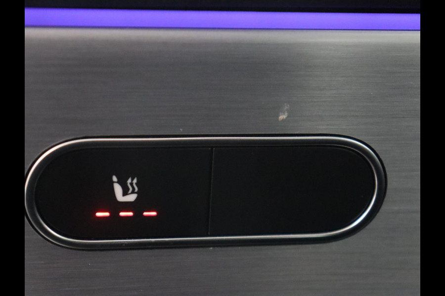 Mercedes-Benz A-Klasse 250e AMG Line | Panoramadak | Stoelverwarming | Camera | Leder/Alcantara | Sfeerverlichting | Widescreen | Park Assist | Navigatie | Climate control | Full LED | PHEV | Plug In