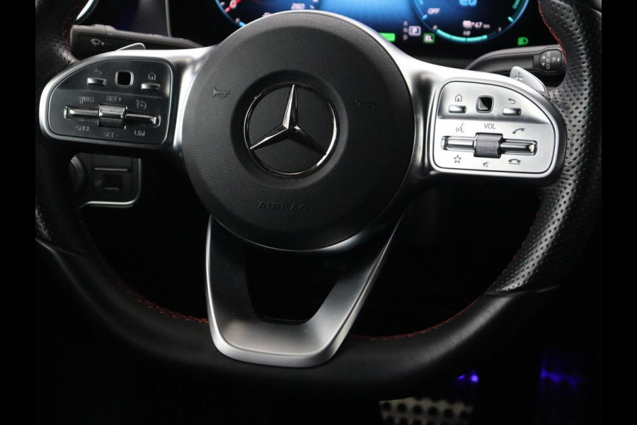 Mercedes-Benz A-Klasse 250e AMG Line | Panoramadak | Stoelverwarming | Camera | Leder/Alcantara | Sfeerverlichting | Widescreen | Park Assist | Navigatie | Climate control | Full LED | PHEV | Plug In