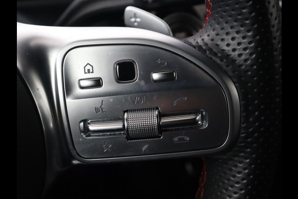 Mercedes-Benz A-Klasse 250e AMG Line | Panoramadak | Stoelverwarming | Camera | Leder/Alcantara | Sfeerverlichting | Widescreen | Park Assist | Navigatie | Climate control | Full LED | PHEV | Plug In
