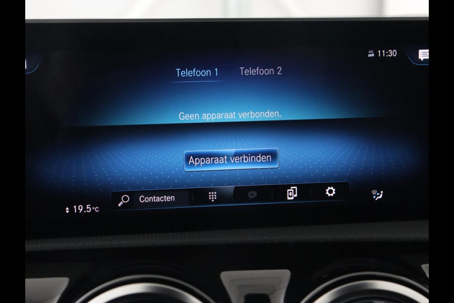 Mercedes-Benz A-Klasse 250e AMG Line | Panoramadak | Stoelverwarming | Camera | Leder/Alcantara | Sfeerverlichting | Widescreen | Park Assist | Navigatie | Climate control | Full LED | PHEV | Plug In