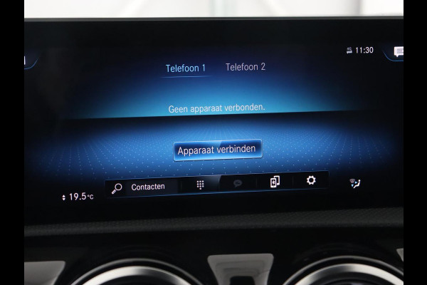 Mercedes-Benz A-Klasse 250e AMG Line | Panoramadak | Stoelverwarming | Camera | Leder/Alcantara | Sfeerverlichting | Widescreen | Park Assist | Navigatie | Climate control | Full LED | PHEV | Plug In