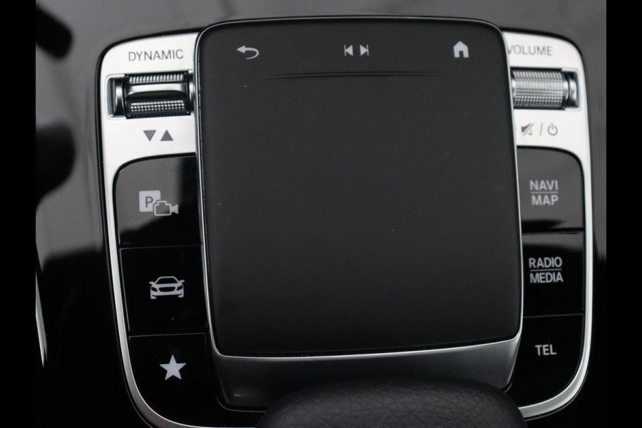 Mercedes-Benz A-Klasse 250e AMG Line | Panoramadak | Stoelverwarming | Camera | Leder/Alcantara | Sfeerverlichting | Widescreen | Park Assist | Navigatie | Climate control | Full LED | PHEV | Plug In