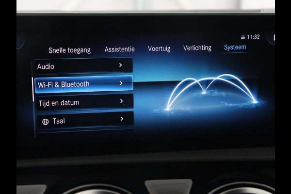 Mercedes-Benz A-Klasse 250e AMG Line | Panoramadak | Stoelverwarming | Camera | Leder/Alcantara | Sfeerverlichting | Widescreen | Park Assist | Navigatie | Climate control | Full LED | PHEV | Plug In