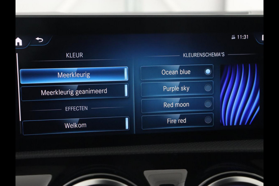 Mercedes-Benz A-Klasse 250e AMG Line | Panoramadak | Stoelverwarming | Camera | Leder/Alcantara | Sfeerverlichting | Widescreen | Park Assist | Navigatie | Climate control | Full LED | PHEV | Plug In