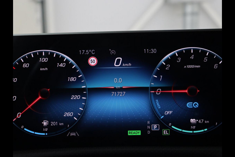 Mercedes-Benz A-Klasse 250e AMG Line | Panoramadak | Stoelverwarming | Camera | Leder/Alcantara | Sfeerverlichting | Widescreen | Park Assist | Navigatie | Climate control | Full LED | PHEV | Plug In